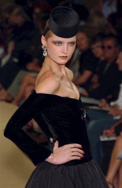 Yves Saint Laurent Fall Winter 2001 full show 